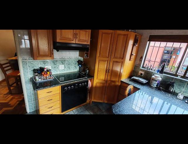 5 BEDROOM HOUSE FOR SALE IN PRETORIA GARDENS